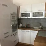 Apartment Downtown In The Heart Of The New Center, 4 Persons, Parking