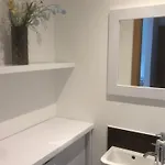 Downtown In The Heart Of The New Center, 4 Persons, Parking Apartment