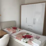 Downtown In The Heart Of The New Center, 4 Persons, Parking *