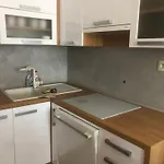 Downtown In The Heart Of The New Center, 4 Persons, Parking Apartment *