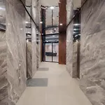 Downtown In The Heart Of The New Center, 4 Persons, Parking Apartment