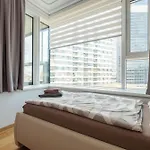 Downtown In The Heart Of The New Center, 4 Persons, Parking *