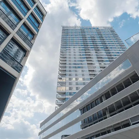 Downtown In The Heart Of The New Center, 4 Persons, Parking شقة *