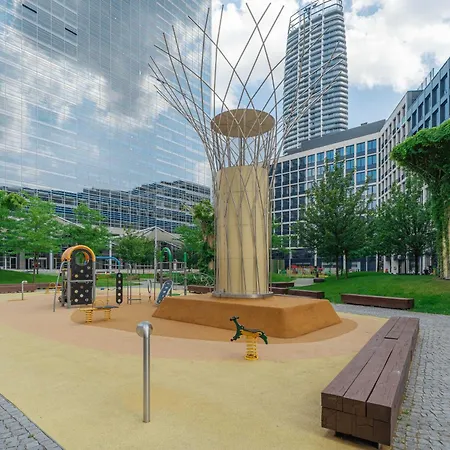 Downtown In The Heart Of The New Center, 4 Persons, Parking *