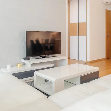 Downtown In The Heart Of The New Center, 4 Persons, Parking شقة *