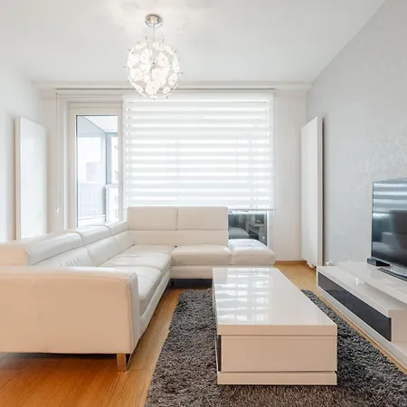Downtown In The Heart Of The New Center, 4 Persons, Parking Bratislava