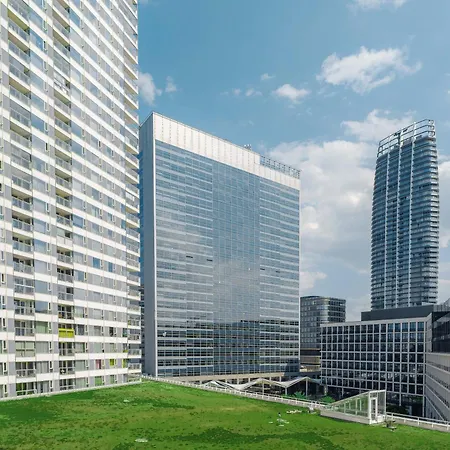 Διαμέρισμα Downtown In The Heart Of The New Center, 4 Persons, Parking *