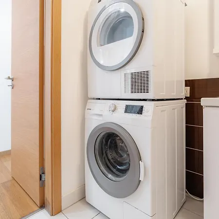 Appartement Downtown In The Heart Of The New Center, 4 Persons, Parking Bratislava