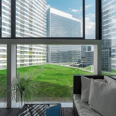 Downtown In The Heart Of The New Center, 4 Persons, Parking براتسيلافا