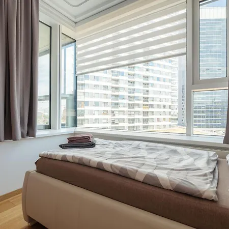 Downtown In The Heart Of The New Center, 4 Persons, Parking *