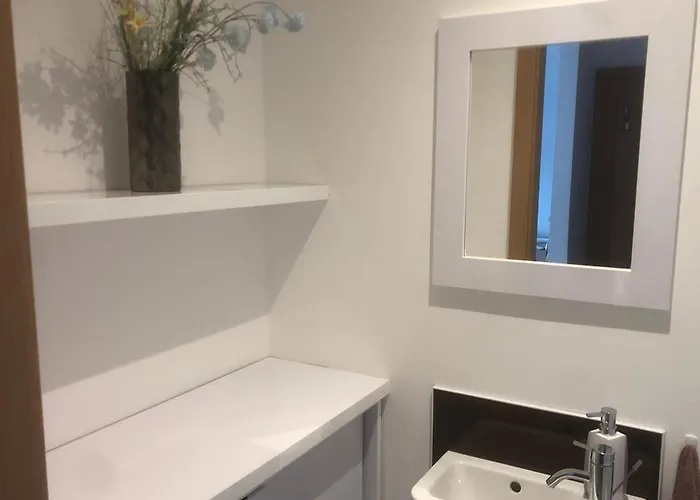 Downtown In The Heart Of The New Center, 4 Persons, Parking Appartement