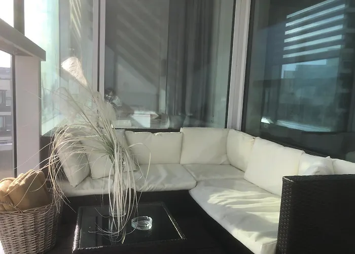 Downtown In The Heart Of The New Center, 4 Persons, Parking *