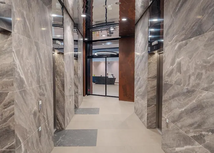 Downtown In The Heart Of The New Center, 4 Persons, Parking Апартаменты