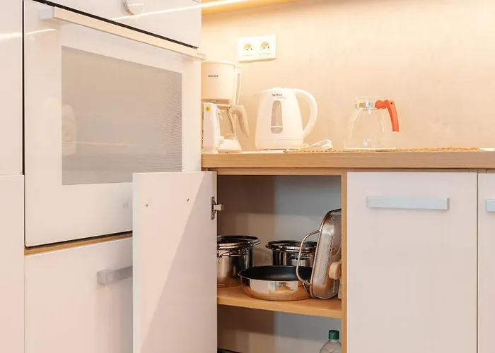 Downtown In The Heart Of The New Center, 4 Persons, Parking