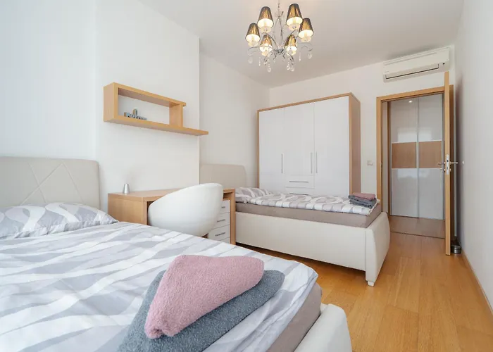 Appartement Downtown In The Heart Of The New Center, 4 Persons, Parking *