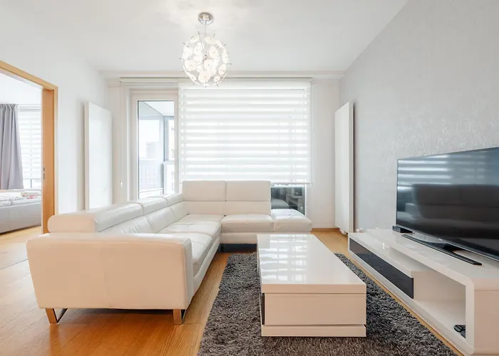 Downtown In The Heart Of The New Center, 4 Persons, Parking Bratislava