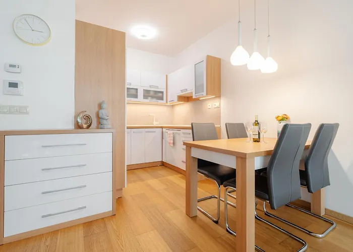 Appartement Downtown In The Heart Of The New Center, 4 Persons, Parking