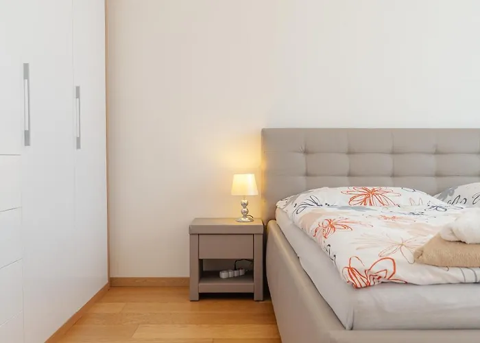 Appartement Downtown In The Heart Of The New Center, 4 Persons, Parking *