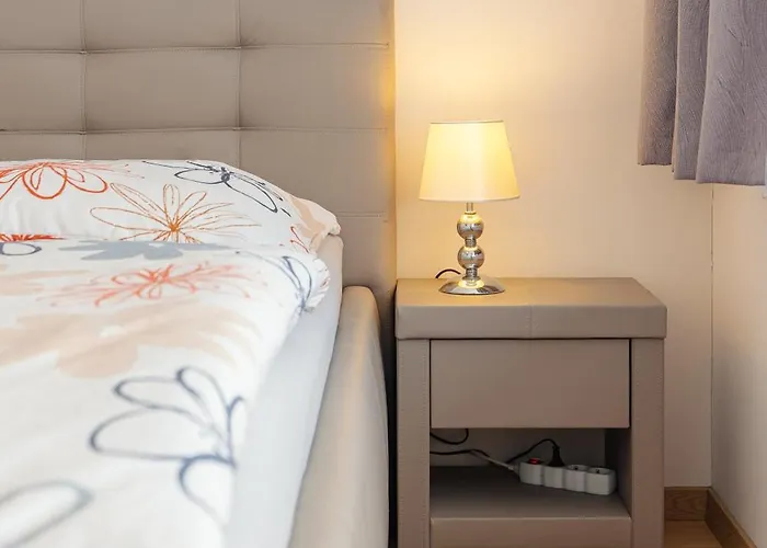 Downtown In The Heart Of The New Center, 4 Persons, Parking *