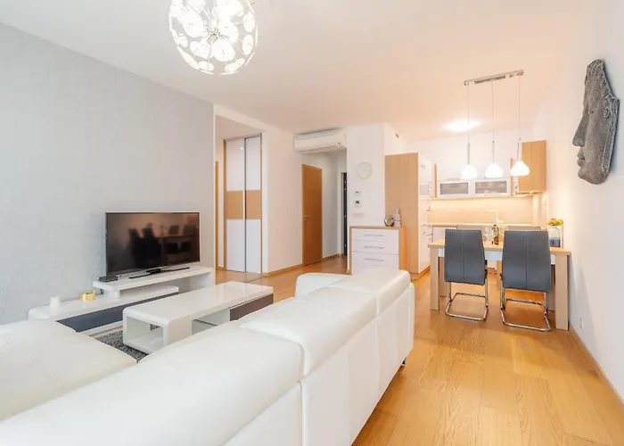 Downtown In The Heart Of The New Center, 4 Persons, Parking Bratislava