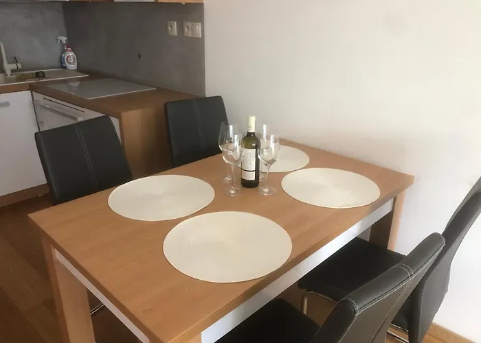 Downtown In The Heart Of The New Center, 4 Persons, Parking Apartamento