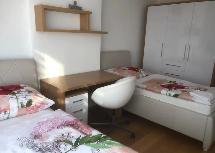 Downtown In The Heart Of The New Center, 4 Persons, Parking