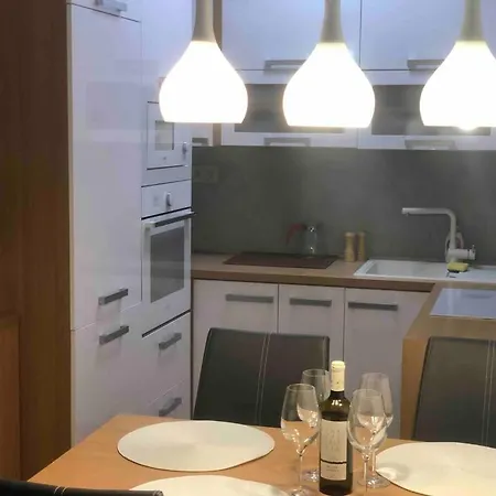 Apartmán Downtown In The Heart Of The New Center, 4 Persons, Parking *