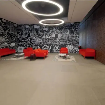 Downtown In The Heart Of The New Center, 4 Persons, Parking Daire Bratislava