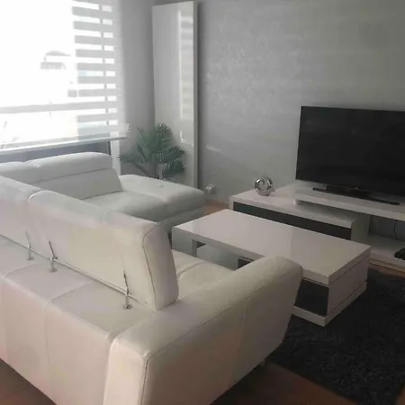 Apartmán Downtown In The Heart Of The New Center, 4 Persons, Parking Bratislava