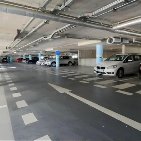 Downtown In The Heart Of The New Center, 4 Persons, Parking Daire Bratislava