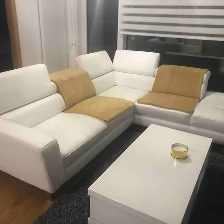 Apartmán Downtown In The Heart Of The New Center, 4 Persons, Parking