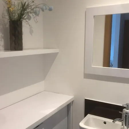 Downtown In The Heart Of The New Center, 4 Persons, Parking Daire