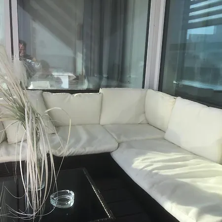 Downtown In The Heart Of The New Center, 4 Persons, Parking Daire Bratislava