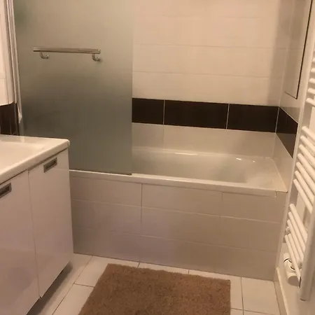 Downtown In The Heart Of The New Center, 4 Persons, Parking Apartmán *