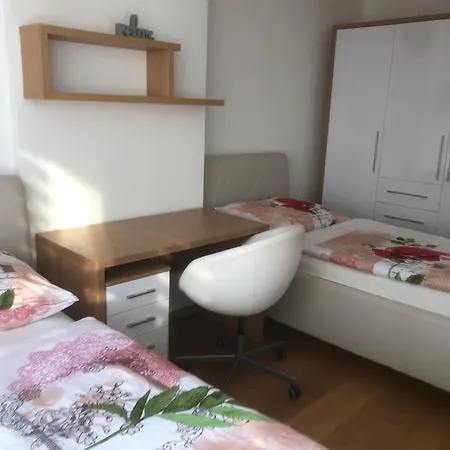 Downtown In The Heart Of The New Center, 4 Persons, Parking