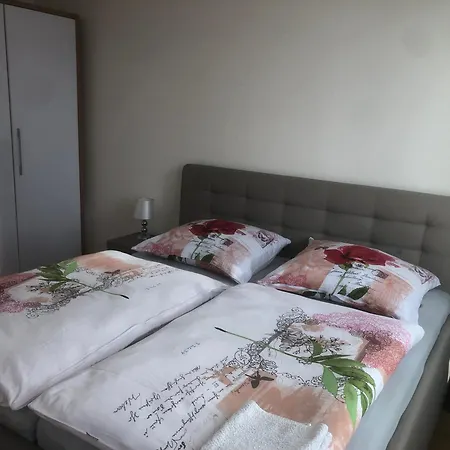 Apartmán Downtown In The Heart Of The New Center, 4 Persons, Parking *