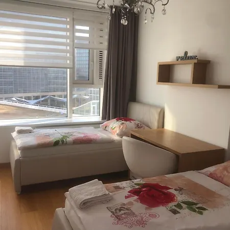 Downtown In The Heart Of The New Center, 4 Persons, Parking Apartmán *