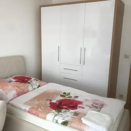 Apartmán Downtown In The Heart Of The New Center, 4 Persons, Parking *