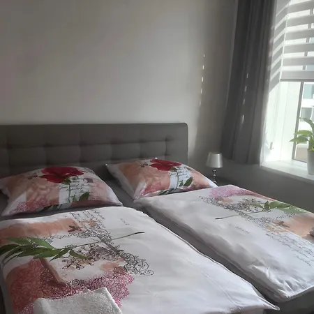 Downtown In The Heart Of The New Center, 4 Persons, Parking