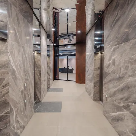 Downtown In The Heart Of The New Center, 4 Persons, Parking Daire