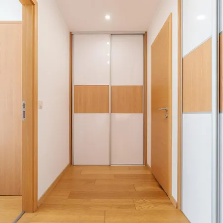 Daire Downtown In The Heart Of The New Center, 4 Persons, Parking *