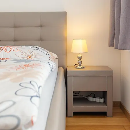 Downtown In The Heart Of The New Center, 4 Persons, Parking *