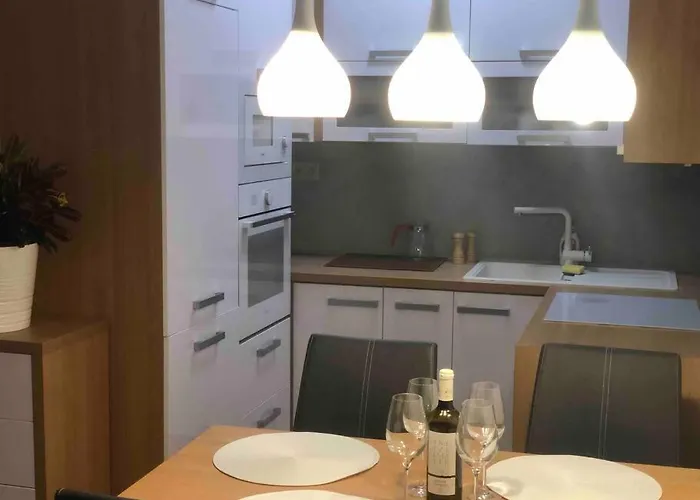 Apartman Downtown In The Heart Of The New Center, 4 Persons, Parking *