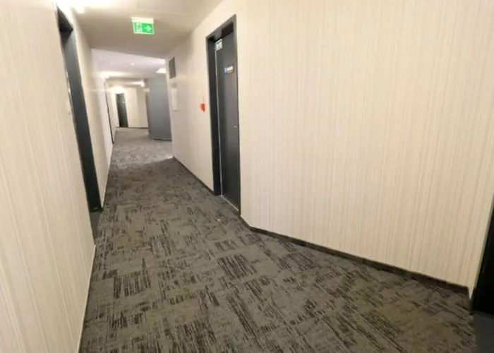 Downtown In The Heart Of The New Center, 4 Persons, Parking * Pozsony