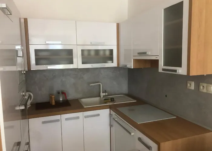 Downtown In The Heart Of The New Center, 4 Persons, Parking Pozsony