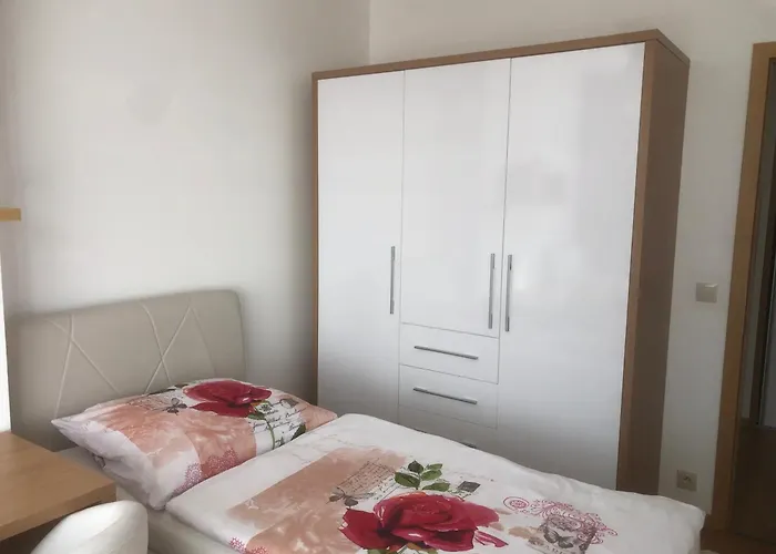 Downtown In The Heart Of The New Center, 4 Persons, Parking *