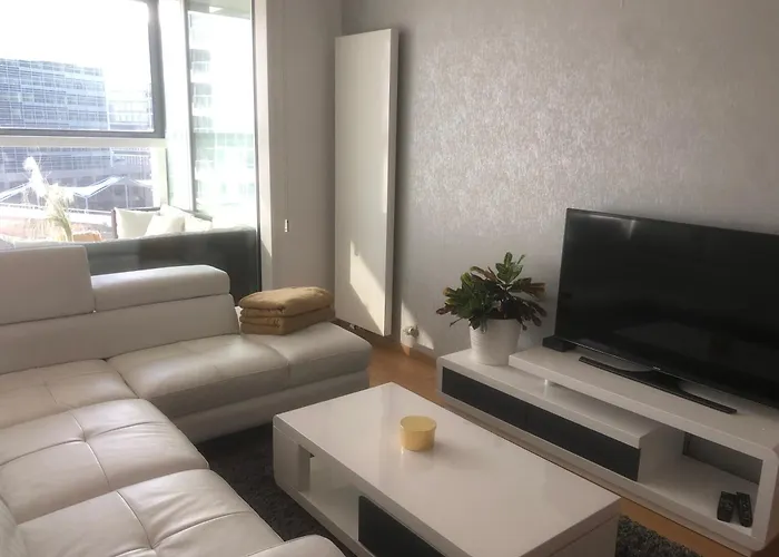 Downtown In The Heart Of The New Center, 4 Persons, Parking * Pozsony