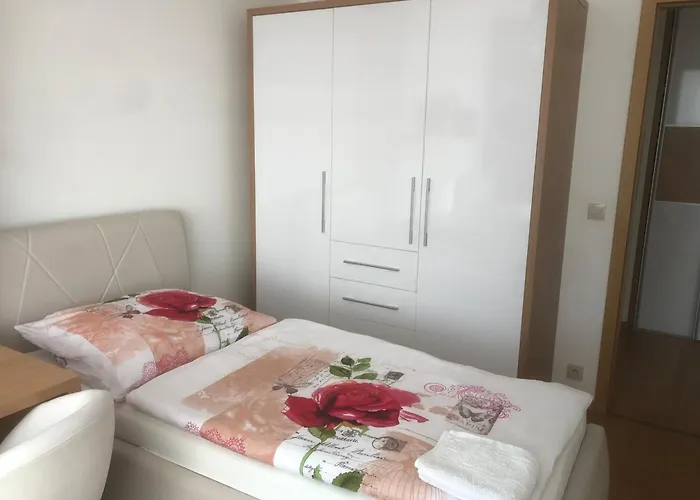 Apartman Downtown In The Heart Of The New Center, 4 Persons, Parking *