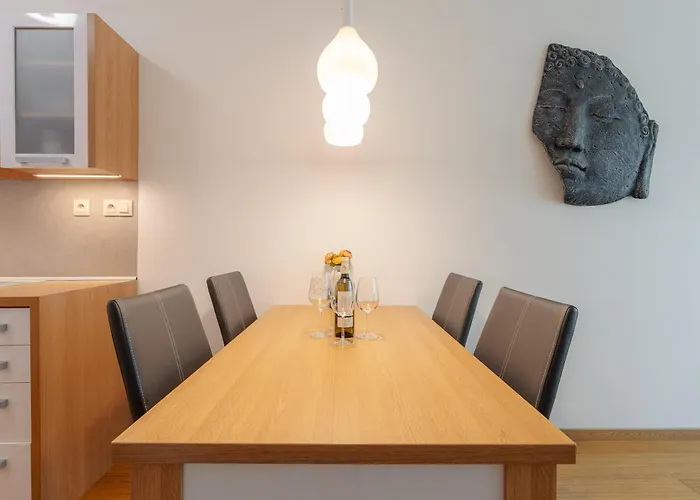 Downtown In The Heart Of The New Center, 4 Persons, Parking Pozsony