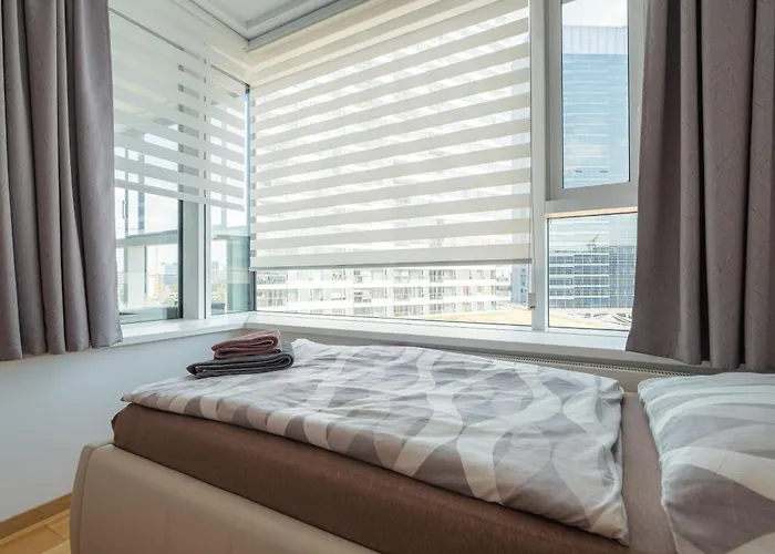 Downtown In The Heart Of The New Center, 4 Persons, Parking Apartman